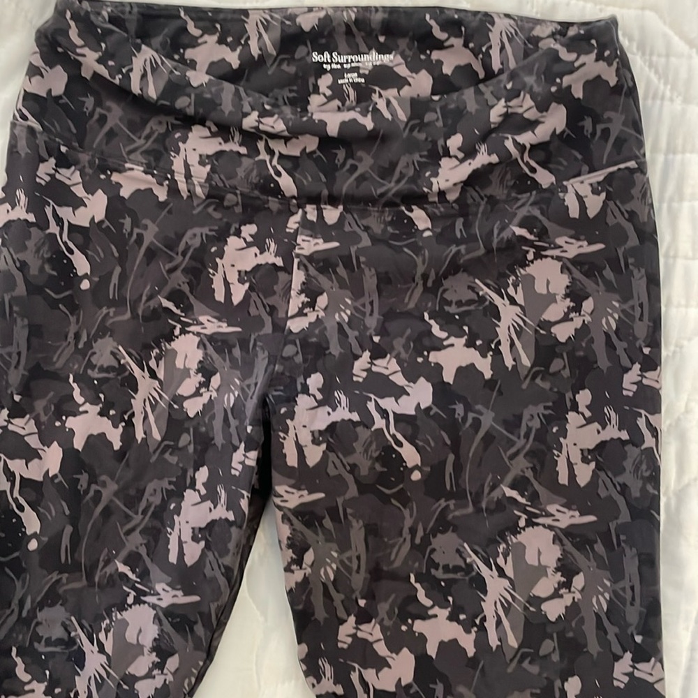 Soft Surroundings leggings in black and greys print.